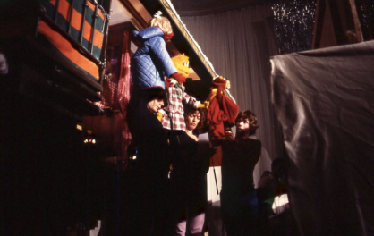 Eva Behrmann, Maria Ilic und Herbert Langemann im Eisenbahnwagen mit abgenommener Vorderwand, 1981.